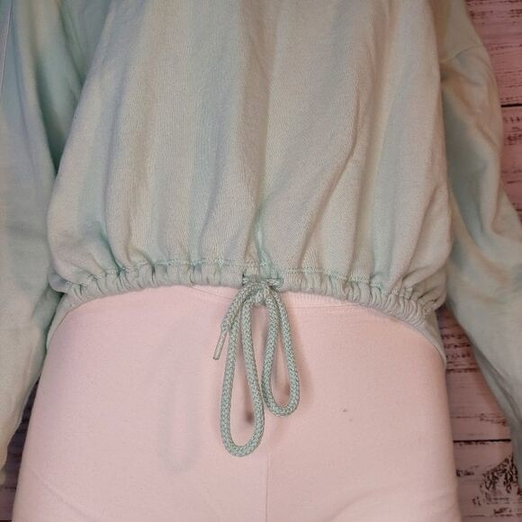 Womans Pullover Short Cut Hoddie with Drawstring - Picture 9 of 11